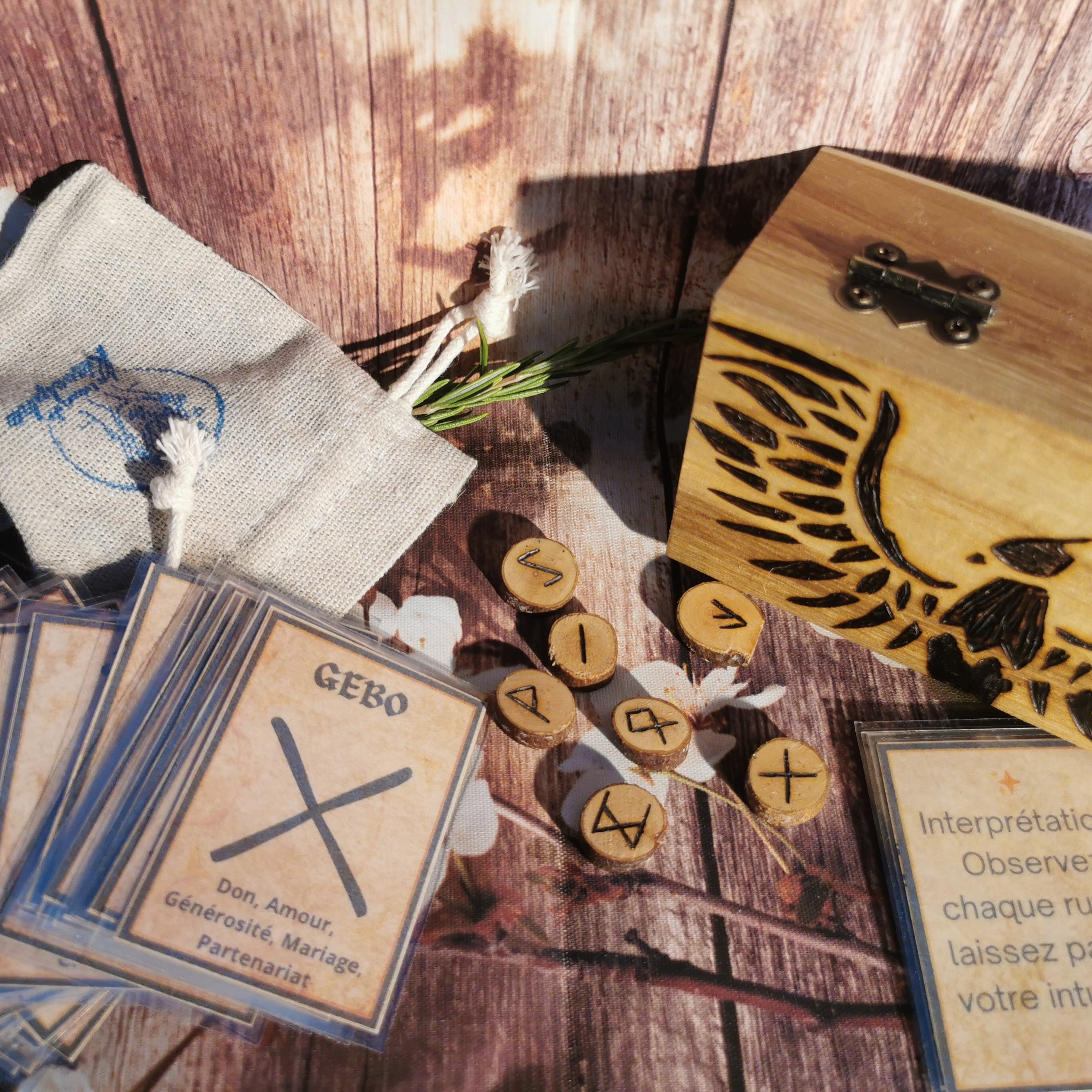 Runes Divinatoires Bois Pyrogravé Divination & Protection