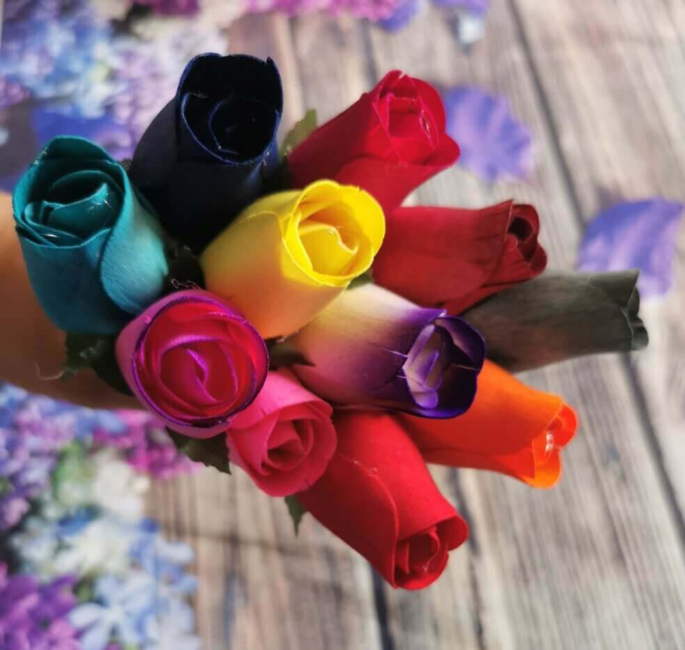 1 rose éternelle en bois de tilleul