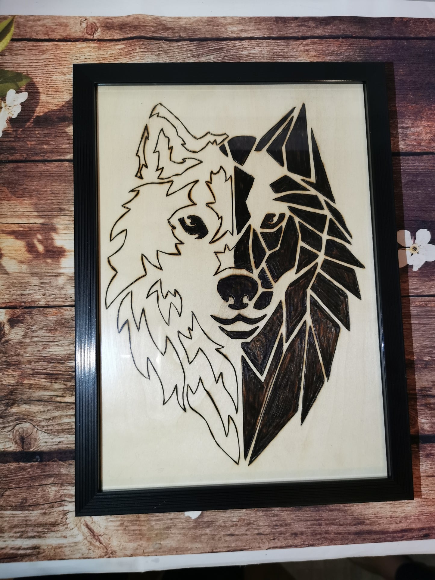 Création Pyrogravée à la Main Loup Mystique