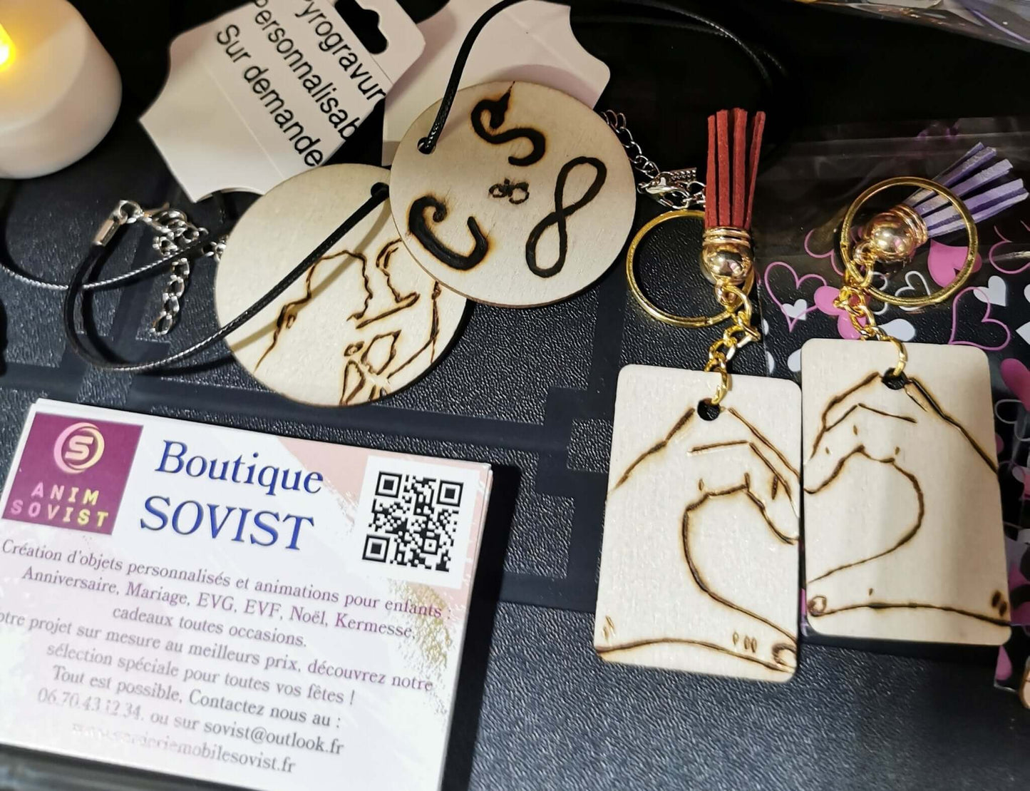 Porte clé assortis pyrogravé forme un cœur divisé en 2