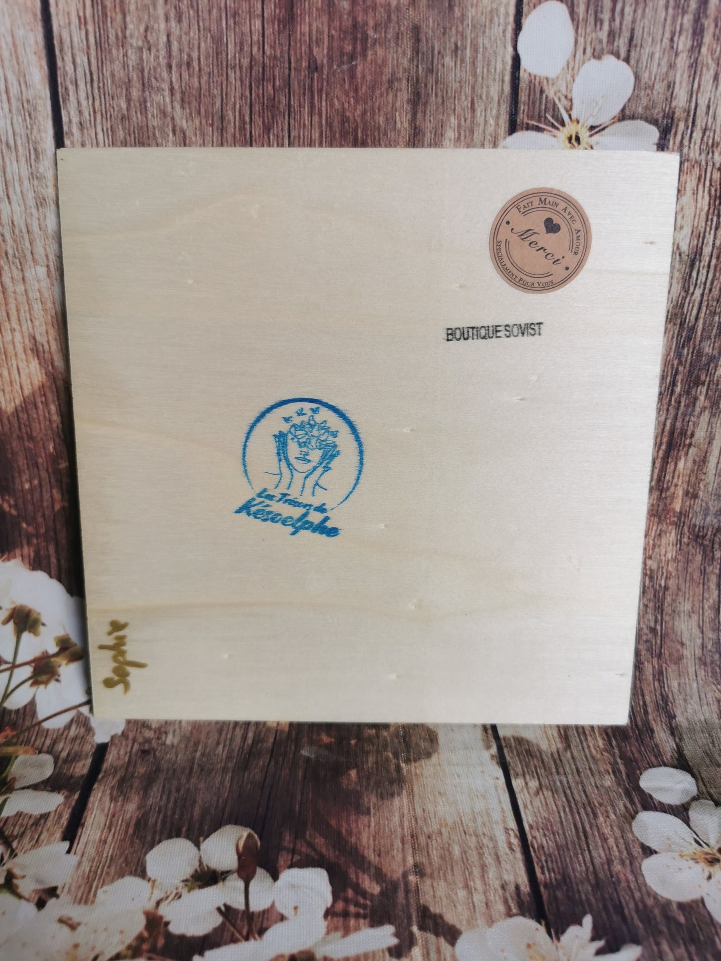 Plaquette carrée en bois Loup et étoiles