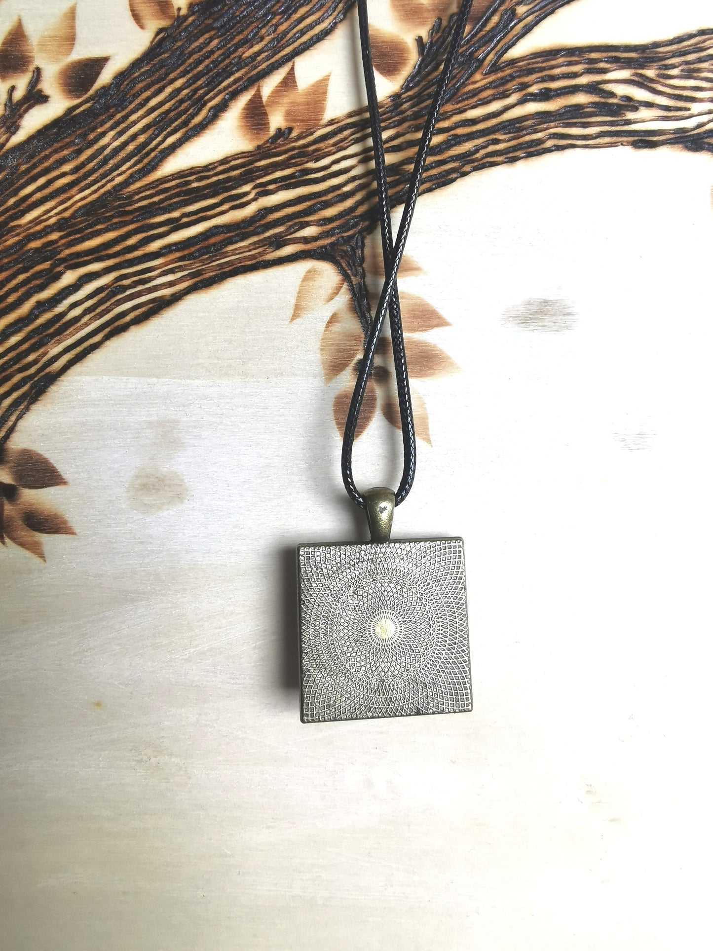 Pendentif métal et résine fait main collection LumiArte