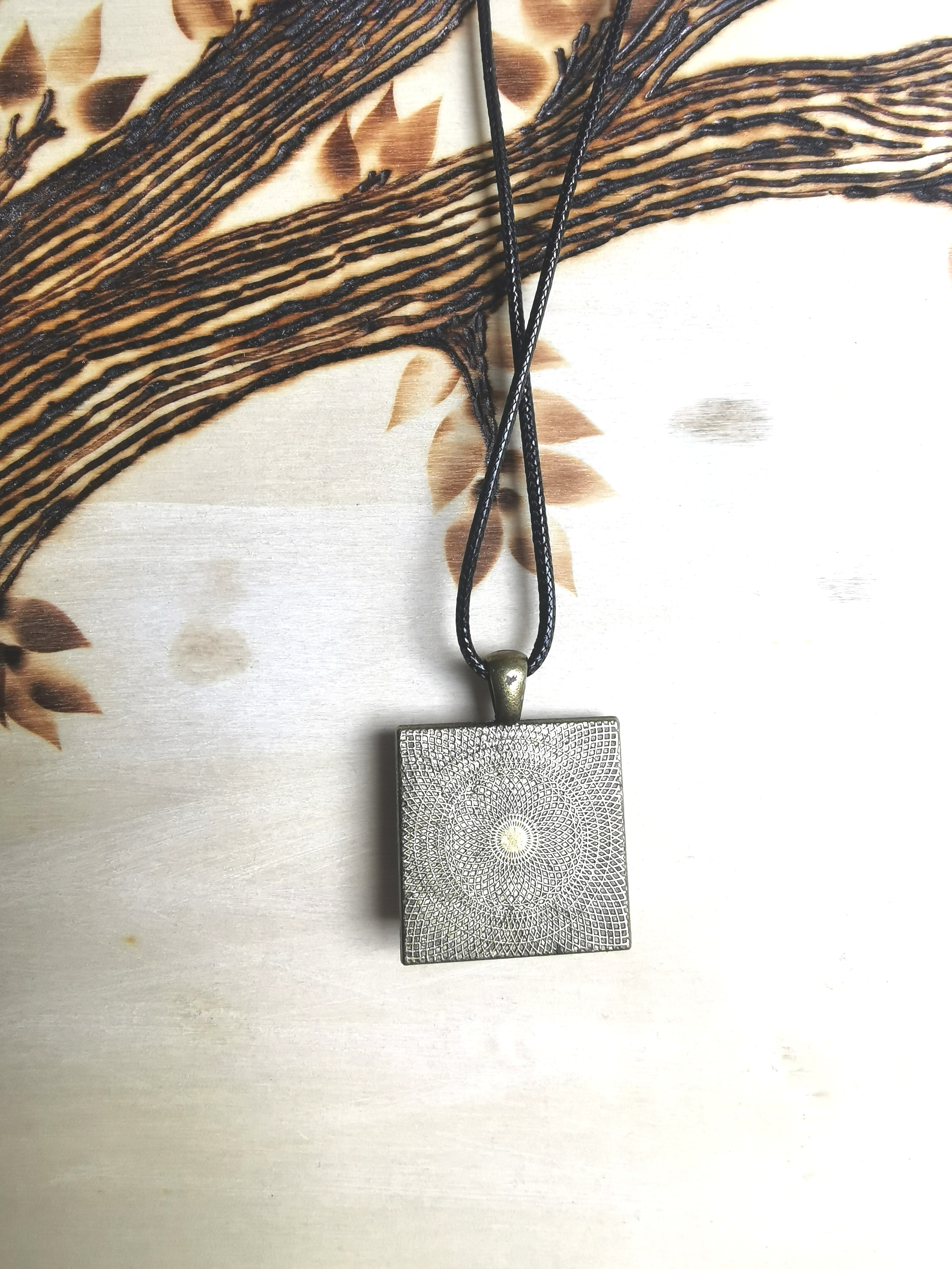 Pendentif métal et résine fait main collection LumiArte