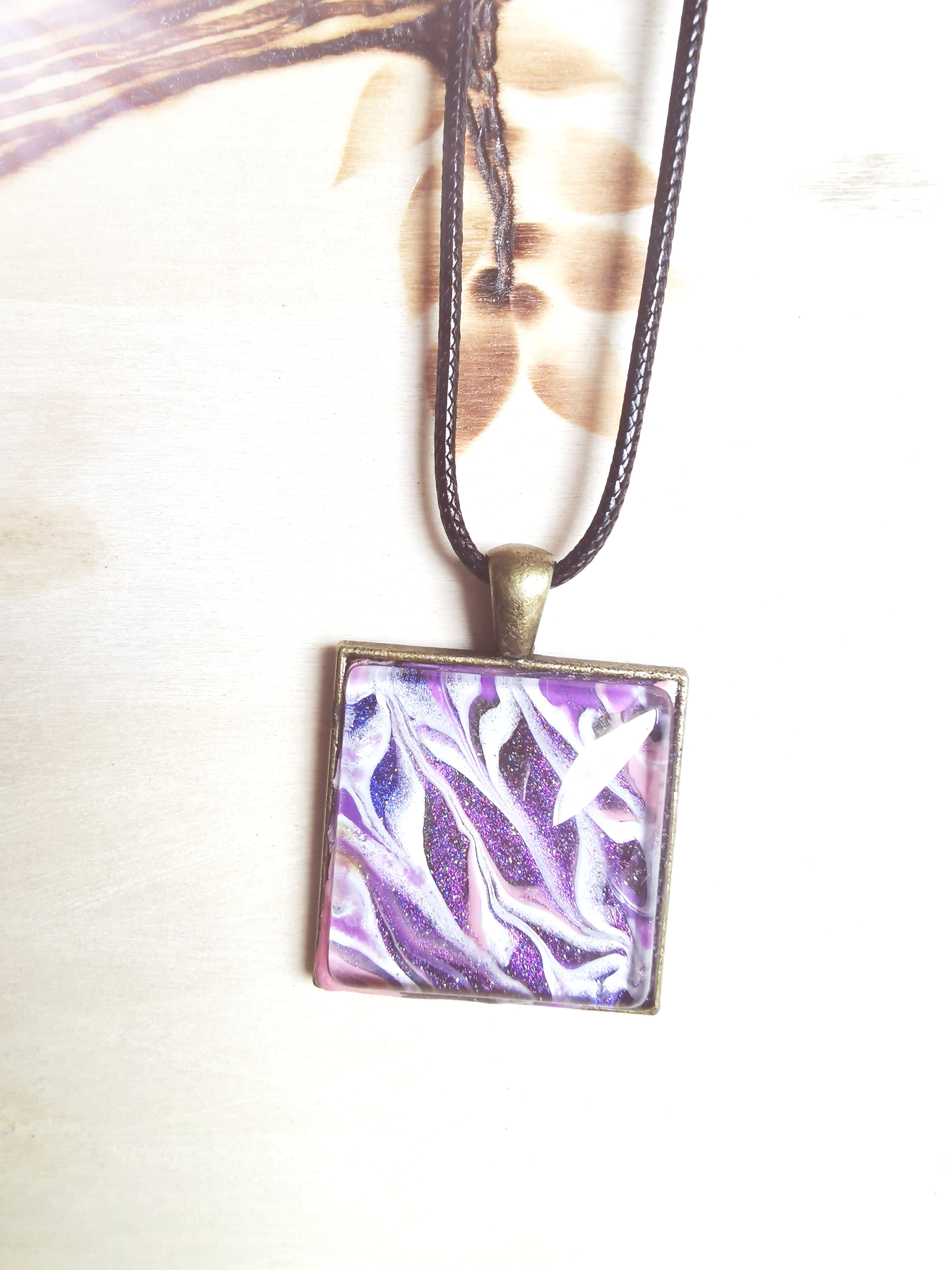 Pendentif métal et résine fait main collection LumiArte