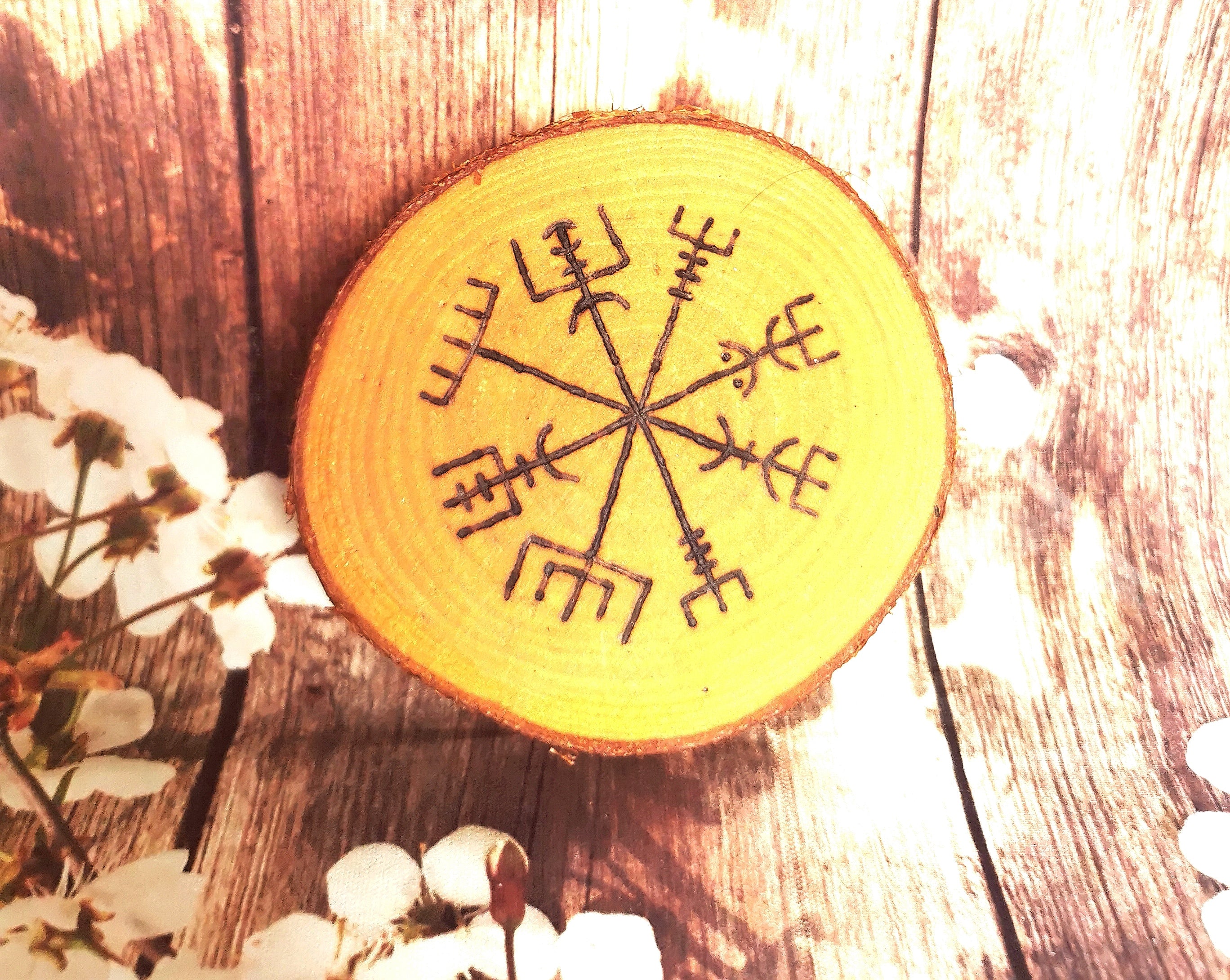 Bouclier Nordique Ægishjálmur symbole ancestral