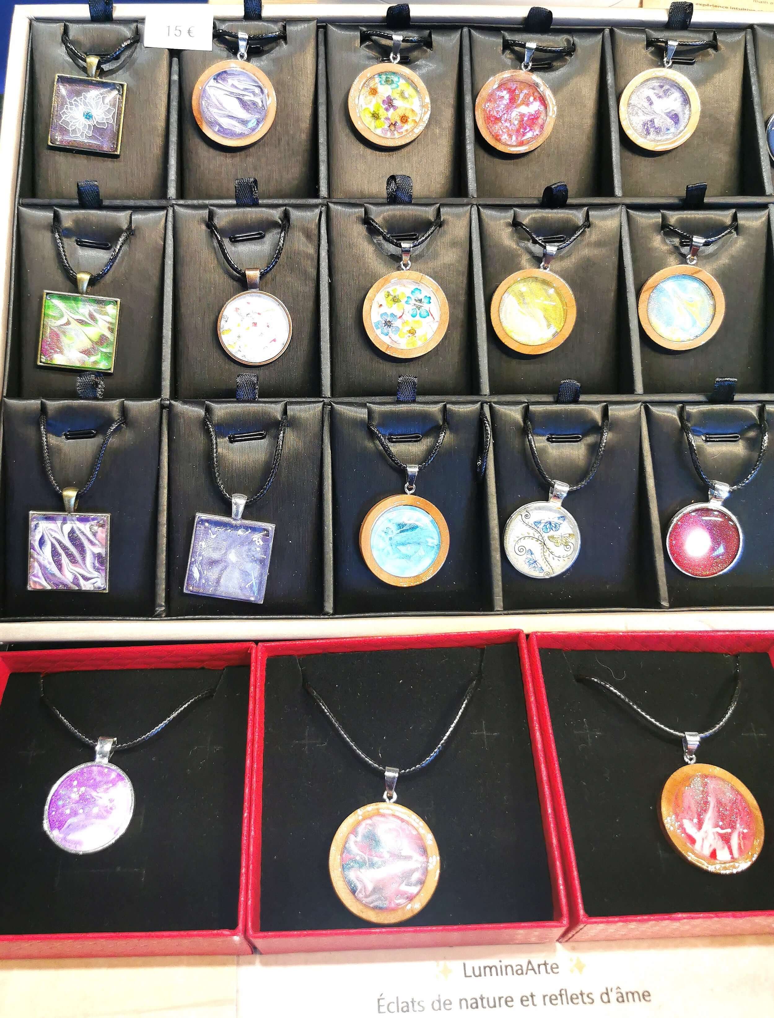 Créations en Résine Artisanale photo des pendentifs