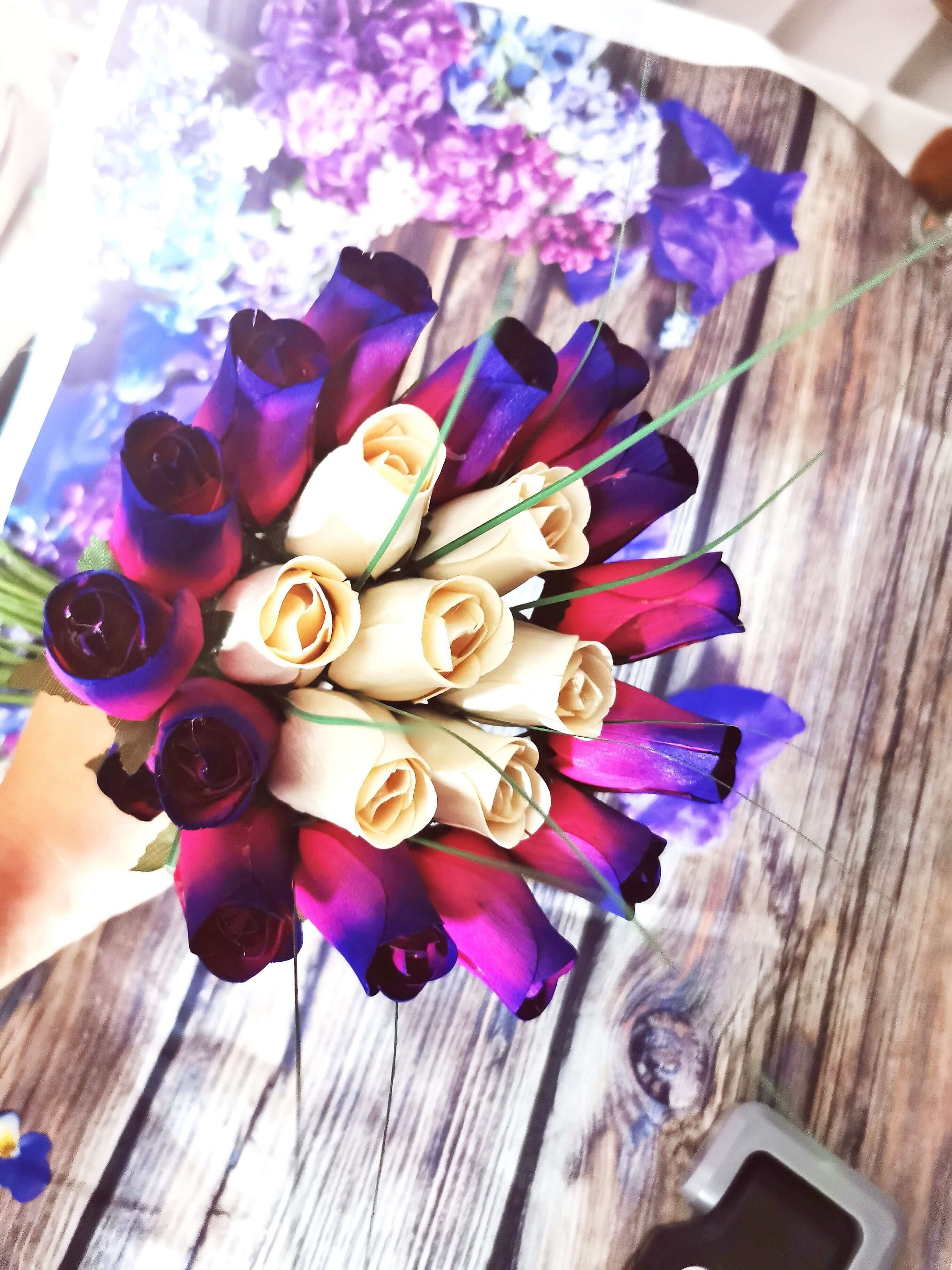 Roses en bois bouquets personnalisables et parfumés créations artisanales Tarbes, Visuels d'un bouquet de rose en bois fabriqué a la main