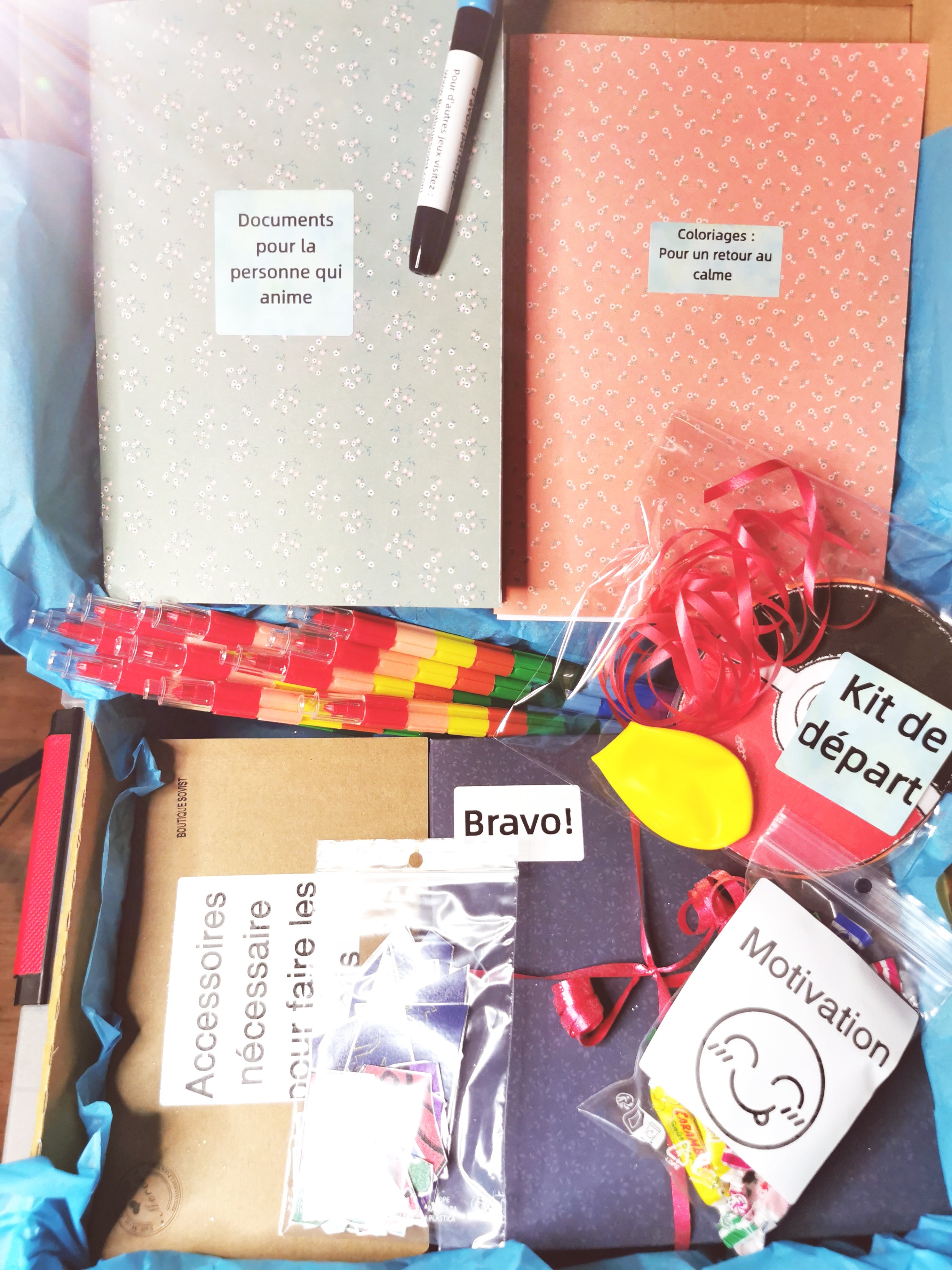 Chasse au trésor personnalisable pour 10 enfants, kit d'activités avec accessoires et documents pour l'animation.