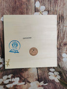 Plaquette carrée en bois Ours et montagnes