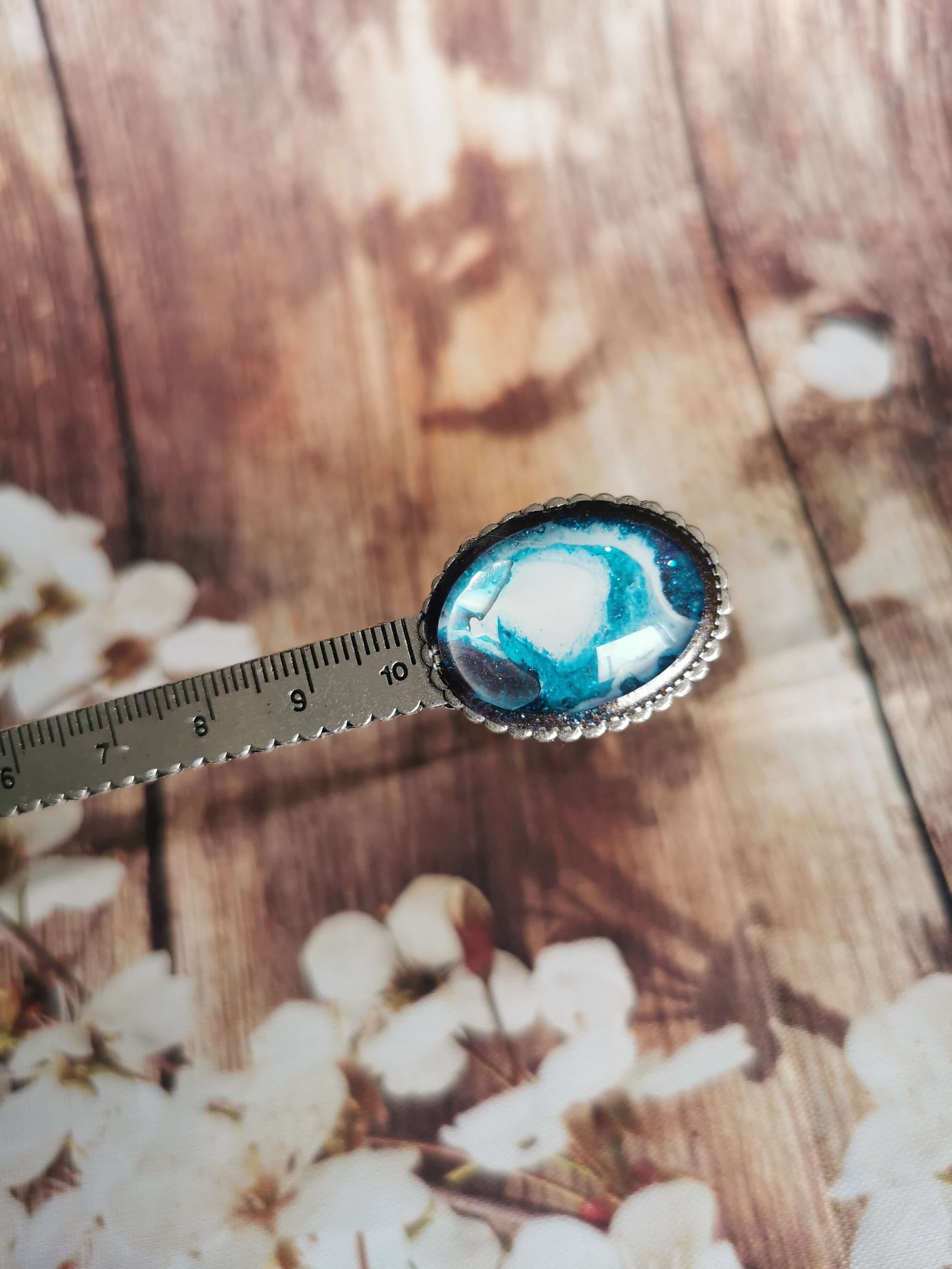 Marque-page vintage avec cabochon décoratif en résine