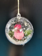 Boule Transparente Décorative avec Rose en Bois enneigé