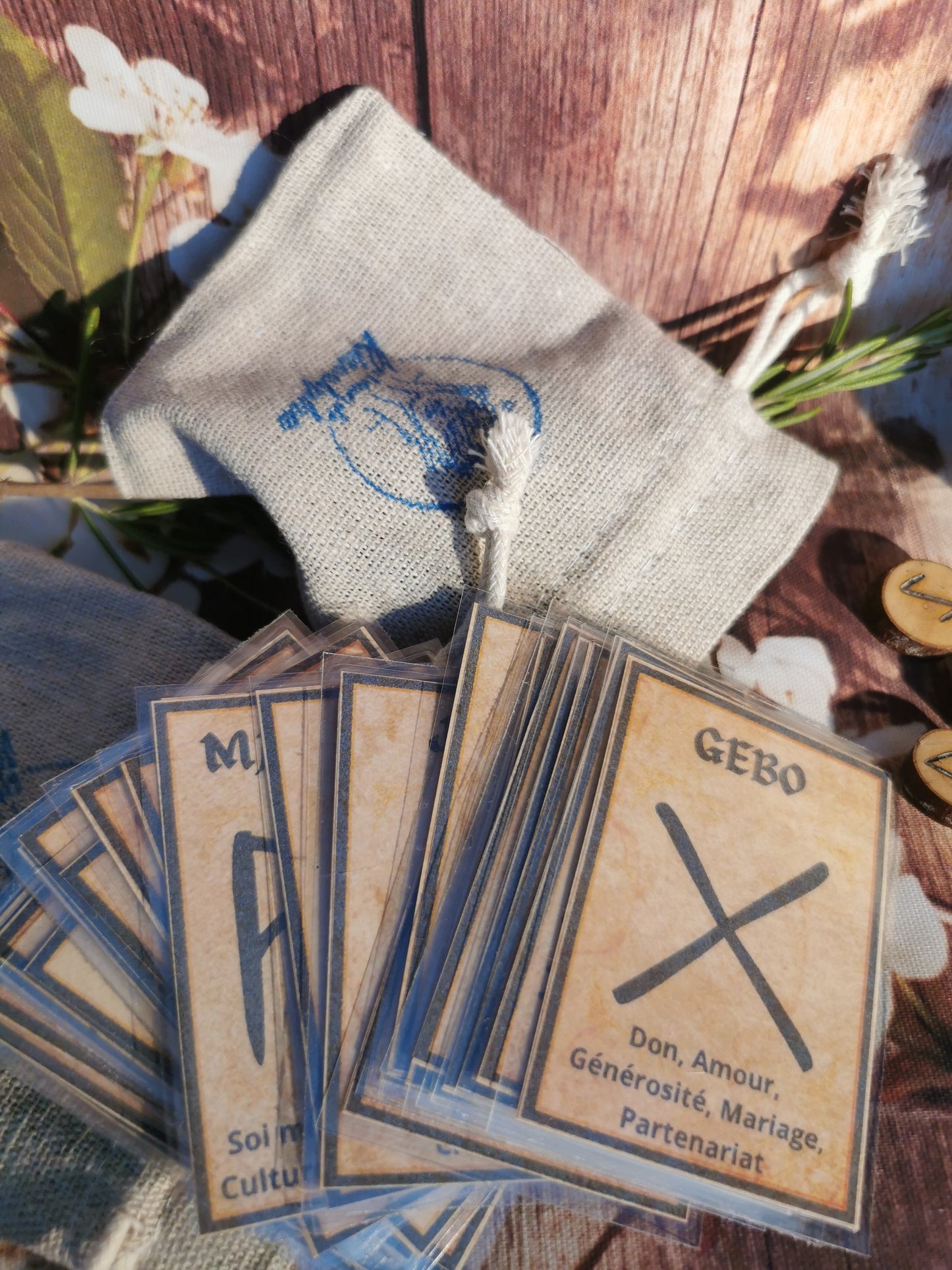 ✨ MystiRunes – Coffret artisanal de runes pyrogravées ✨