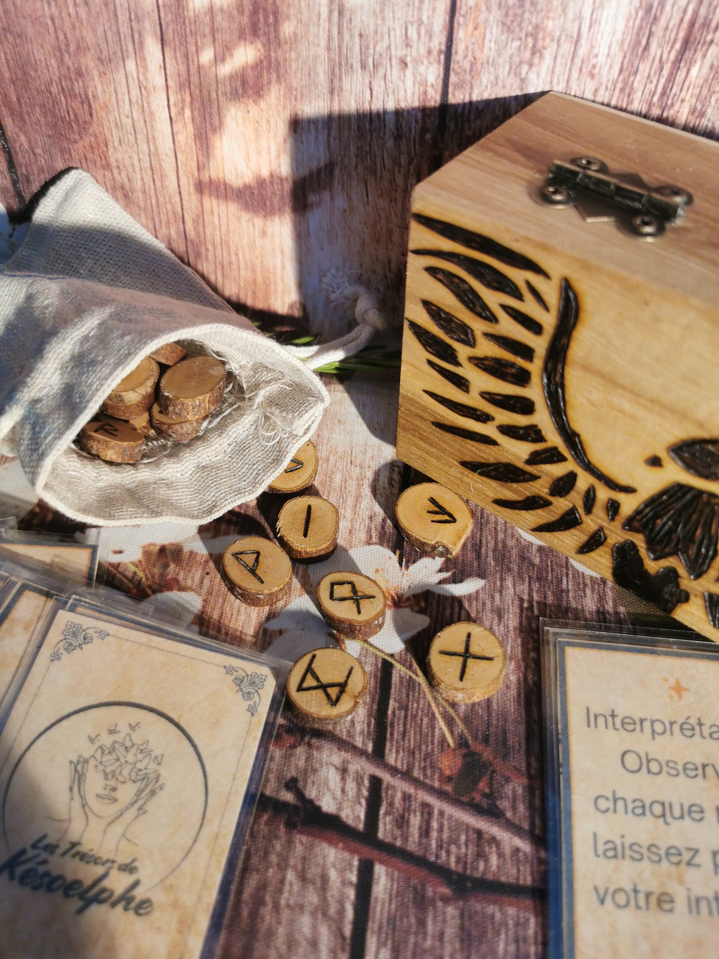 ✨ MystiRunes – Coffret artisanal de runes pyrogravées ✨